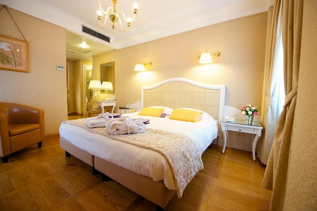 Hotel Mercure Milano Centro Eksteriør billede